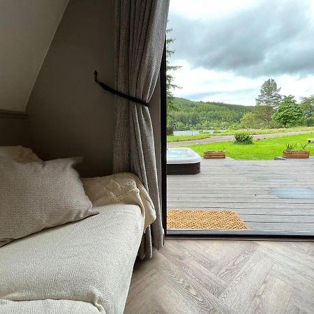 Bonnie Lodge-Lochside Location With Hot Tub Invergarry Bagian luar foto