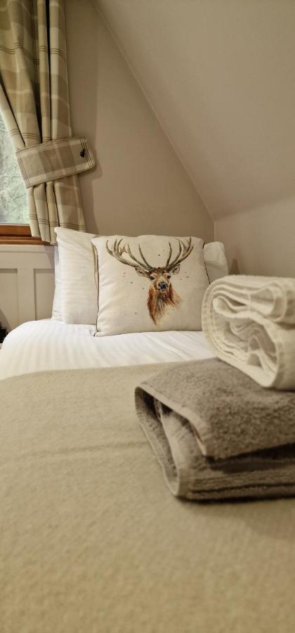 Bonnie Lodge-Lochside Location With Hot Tub Invergarry Bagian luar foto