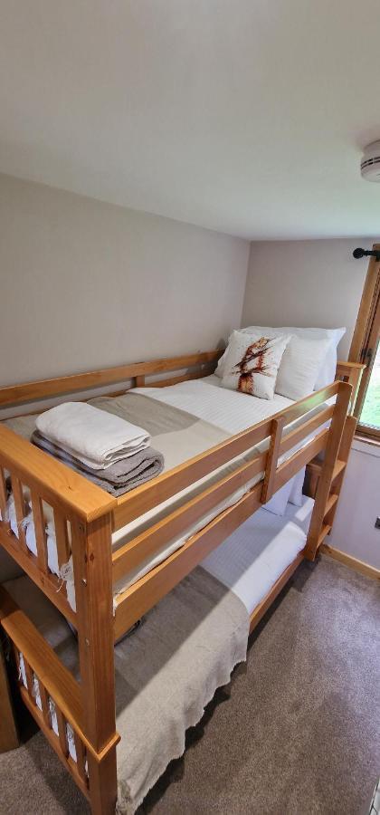 Bonnie Lodge-Lochside Location With Hot Tub Invergarry Bagian luar foto
