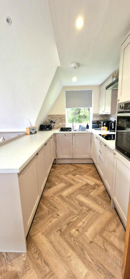 Bonnie Lodge-Lochside Location With Hot Tub Invergarry Bagian luar foto