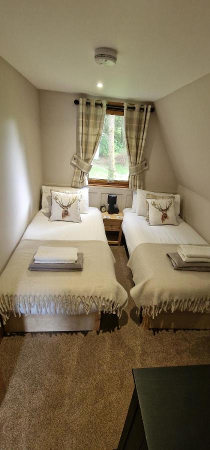 Bonnie Lodge-Lochside Location With Hot Tub Invergarry Bagian luar foto