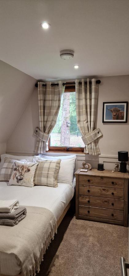 Bonnie Lodge-Lochside Location With Hot Tub Invergarry Bagian luar foto