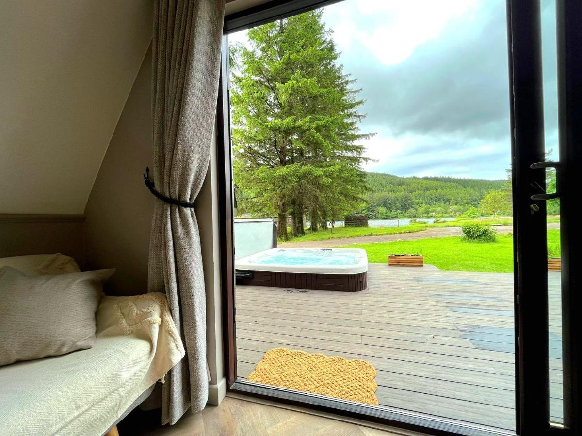 Bonnie Lodge-Lochside Location With Hot Tub Invergarry Bagian luar foto
