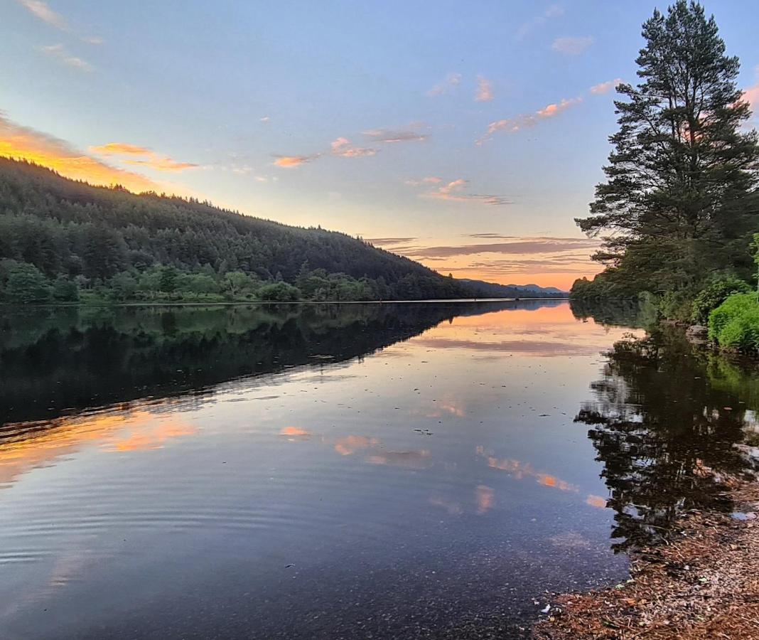 Bonnie Lodge-Lochside Location With Hot Tub Invergarry Bagian luar foto