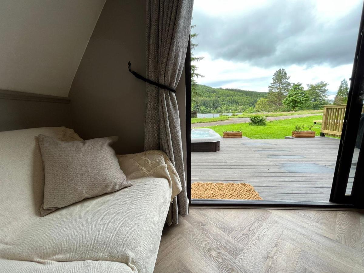 Bonnie Lodge-Lochside Location With Hot Tub Invergarry Bagian luar foto