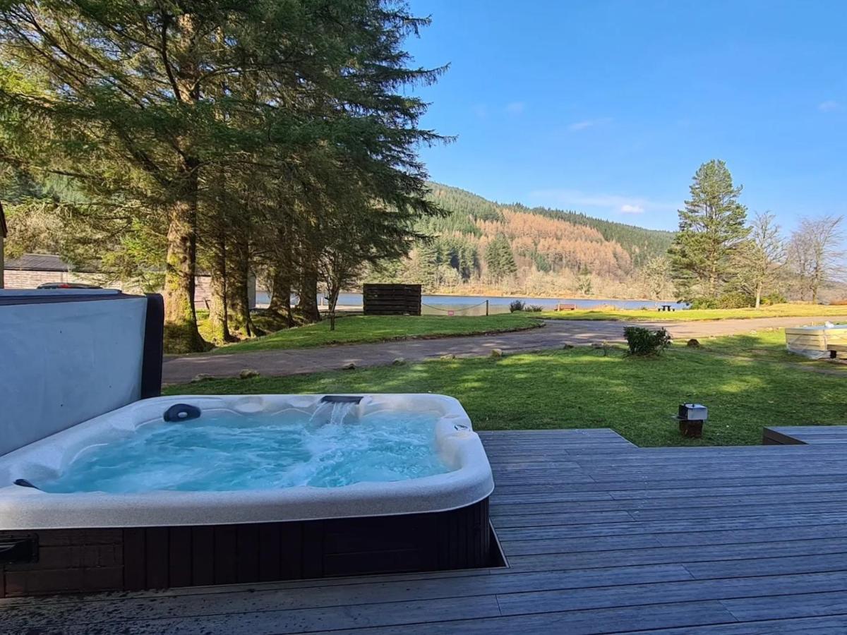 Bonnie Lodge-Lochside Location With Hot Tub Invergarry Bagian luar foto
