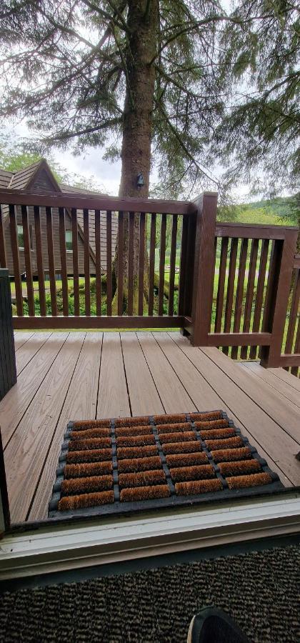 Bonnie Lodge-Lochside Location With Hot Tub Invergarry Bagian luar foto